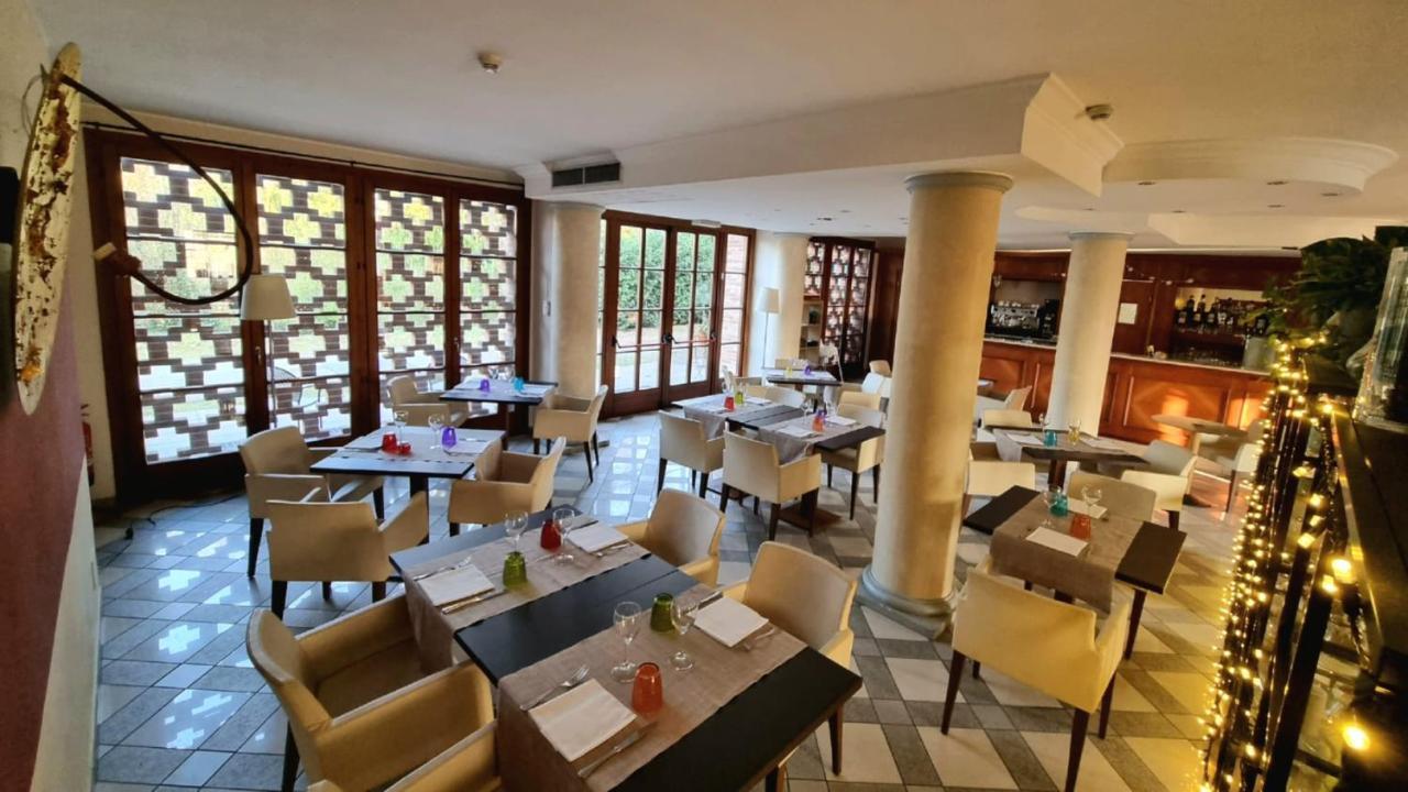 Country Hotel Castelbarco Vaprio d'Adda Bagian luar foto