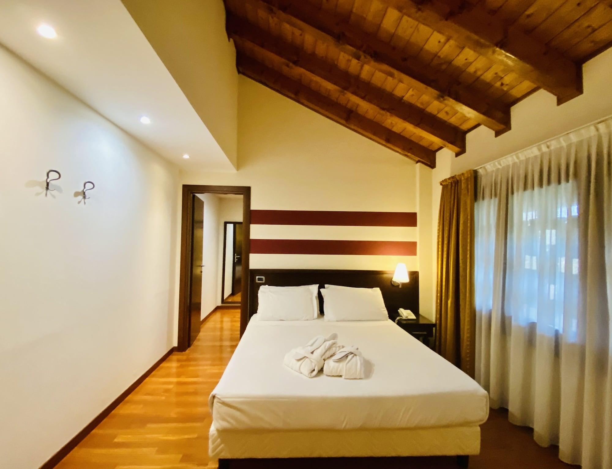 Country Hotel Castelbarco Vaprio d'Adda Bagian luar foto